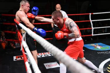 Busko-Zdrój było gospodarzem 10. kolejki Polskiej Ligi Boksu. Wydarzenie odbyło się w niedzielę, 12 października 2025 roku, w hali sportowej Powiatowego Międzyszkolnego Ośrodka Sportowego przy ul. Kusocińskiego. Na ringu zmierzyły się drużyny Golden Team Nowy Sącz oraz Pomorzanin Boxing Team Toruń. Spotkanie zakończyło się wynikiem 4:14 dla zespołu z Torunia.