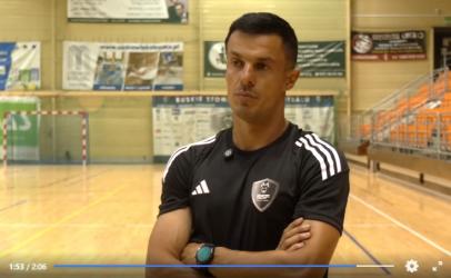 Drużyna BSF Busko-Zdrój wznowiła treningi, rozpoczynając tym samym oficjalne przygotowania do nadchodzącego sezonu 2025/2026. Pierwsze zajęcia, prowadzone przez nowego trenera Roberta Kurosza, miały charakter otwarty. Wzięli w nich udział zarówno zawodnicy znani kibicom z poprzednich rozgrywek, jak i nowe twarze, które walczą o miejsce w kadrze Wilków.