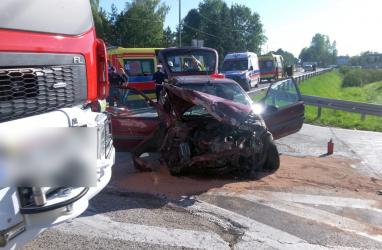 W sobotę, 20 września 2025 roku, około godziny 9:00 doszło do poważnego wypadku na skrzyżowaniu drogi krajowej nr 73 z ulicą Piotrowskiego w Stopnicy w powiecie buskim.