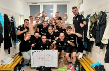 W czwartek, 16 października 2025 roku, w Hali PMOS w Busku-Zdroju odbyły się emocjonujące derby miasta w ramach 1. rundy Pucharu Polski na szczeblu centralnym. Drużyna BSF Busko-Zdrój pokonała Futsal Team Busko-Zdrój 4:2, zapewniając sobie awans do kolejnej fazy rozgrywek.