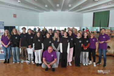 Zespół Szkół Technicznych i Ogólnokształcących im. Kazimierza Wielkiego w Busku-Zdroju konsekwentnie realizuje nowoczesne projekty edukacyjne, stawiając na rozwój kompetencji młodzieży i promowanie zrównoważonego rozwoju. Placówka jest na finiszu wdrażania przedsięwzięcia Nabywanie umiejętności dla zrównoważonej przyszłości, współfinansowanego ze środków Unii Europejskiej.