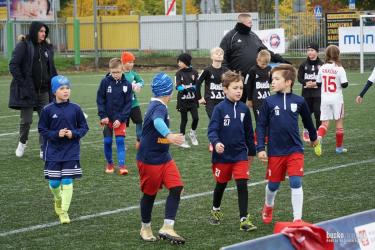Dziś na Stadionie Miejskim w Busku-Zdroju odbywa się V edycja Festiwalu Piłkarskiego Śladami Orłów Górskiego – wydarzenie, które ponownie uczyniło miasto centrum dziecięcej piłki nożnej. Od rana na boiskach Buskiego Ośrodka Sportu i Rekreacji rywalizuje dziesięć drużyn złożonych z zawodników urodzonych w 2016 roku i młodszych.