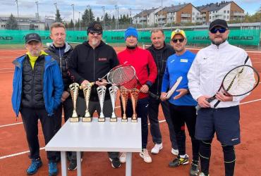 W niedzielę, 5 października, na kortach tenisowych Stadionu Miejskiego w Busku-Zdroju odbył się 17. Turniej Tenisa Ziemnego Par Deblowych Nauczycieli. Organizatorem wydarzenia był Buski Ośrodek Sportu i Rekreacji.