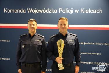 Podkomisarz Norbert Zaczkowski z Komendy Powiatowej Policji w Busku-Zdroju zwyciężył w V Wojewódzkim Turnieju Służby Dyżurnej Jednostek Organizacyjnych Policji Garnizonu Świętokrzyskiego, pokonując 12 rywali z całego regionu.