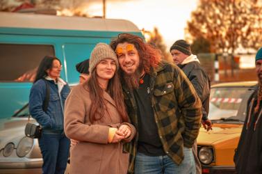 W niedzielę, 19 października 2025 roku, miłośnicy klasycznej motoryzacji spotkali się na Karabosach, by wspólnie zakończyć sezon w wyjątkowej atmosferze. Wydarzenie zorganizowane przez Klasyki Ponidzia i Mercedes Klub Busko-Zdrój przyciągnęło właścicieli zabytkowych pojazdów oraz licznych sympatyków motoryzacji.