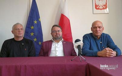 Już 15 października rozpocznie się cykl ogólnodostępnych spotkań radnych z mieszkańcami. Dyżury radnych Rady Miejskiej i Rady Powiatu w Busku-Zdroju będą odbywać się cyklicznie w biurze posłanki na Sejm Marzeny Okły-Drewnowicz w Busku-Zdroju, przy ul. Bohaterów Warszawy 37, na pierwszym piętrze.