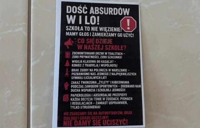 Do redakcji od rana napływają informacje o proteście uczniów I Liceum Ogólnokształcącego im. Tadeusza Kościuszki w Busku-Zdroju. W piątek w budynku szkoły pojawiły się anonimowo przyklejone plakaty z hasłami sprzeciwu wobec działań dyrekcji.
