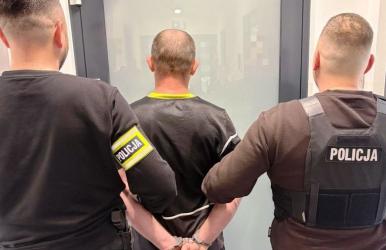 Funkcjonariusze z Komisariatu Policji w Chęcinach zatrzymali 41-letniego mężczyznę podejrzanego o znęcanie się nad zwierzęciem ze szczególnym okrucieństwem. Dzięki szybkiej reakcji świadka oraz skutecznej interwencji policjantów zapobiegnięto dalszemu cierpieniu psa, który trafił pod opiekę specjalistów.