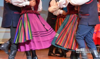 Zapach domowych potraw, dźwięki ludowej muzyki i twórcze warsztaty - tak zapowiada się cykl wydarzeń W korczyńskiej chacie - bliskie spotkania z kulturą ludową, organizowany przez Bibliotekę Centrum Kultury w Nowym Korczynie we współpracy z Narodowym Instytutem Kultury i Dziedzictwa Wsi.