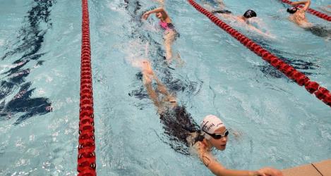 11 listopada 2025 roku na Pływalni Miejskiej im. Stefana Komendy w Busku-Zdroju odbyła się IX edycja Buskiego Maratonu Pływackiego, zorganizowana z okazji Narodowego Święta Niepodległości. W rywalizacji wzięło udział 49 zawodników z terenu Miasta i Gminy Busko-Zdrój.