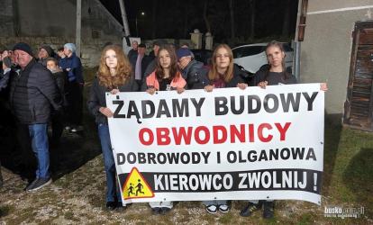 Mieszkańcy Dobrowody i Olganowa apelują o budowę obwodnicy, o którą zabiegają już od sześciu lat. Problem narastającego ruchu ciężarowego, który przebiega przez środek miejscowości, od lat budzi sprzeciw lokalnej społeczności, domagającej się poprawy bezpieczeństwa i jakości życia. Pierwsza petycja dotycząca budowy nowego odcinka drogi trafiła do władz województwa świętokrzyskiego w 2019 roku.