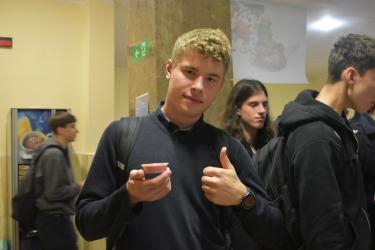 W Zespole Szkół Techniczno-Informatycznych w Busku-Zdroju zorganizowano wydarzenie, które połączyło edukację, smak i dobrą energię. Dzień Zdrowego Jedzenia i Gotowania przyciągnął uwagę całej szkolnej społeczności, pokazując, że zdrowe odżywianie może być nie tylko wartościowe, lecz także wyjątkowo inspirujące.