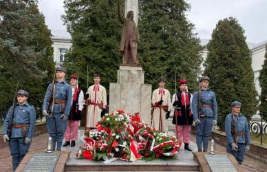Mija już 107. rocznica odzyskania niepodległości przez Polskę. I Liceum Ogólnokształcące im. T. Kościuszki w Busku-Zdroju jako szkolna społeczność obchodziła tę okoliczność w należyty, honorowy sposób.