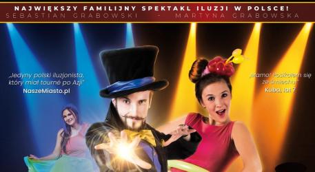 W piątek, 28 listopada 2025 roku, o godzinie 17:00 w sali kinowej odbędzie się familijny spektakl iluzji z udziałem Pana Magicznego - artysty znanego z widowiskowych pokazów i doskonałego kontaktu z publicznością. Wydarzenie zostało przygotowane z myślą o całych rodzinach, a organizatorzy podkreślają, że dobra zabawa nie zna granicy wieku.