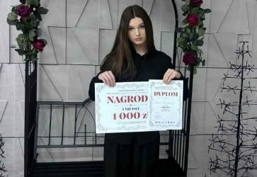 Uczniowie Publicznej Szkoły Podstawowej Nr 1 w Busku-Zdroju po raz kolejny udowodnili, że wrażliwość, talent i głębia myśli mogą iść w parze z młodzieńczą pasją tworzenia.