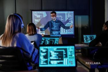 Rozwój technologii cyfrowych sprawia, że kompetencje inżynierskie stają się jednym z filarów współczesnego rynku pracy. Automatyzacja, analiza danych, sztuczna inteligencja czy cyberbezpieczeństwo to obszary, które wymagają nie tylko wiedzy teoretycznej, lecz przede wszystkim praktycznego przygotowania.