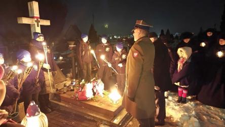 W Busku-Zdroju odbyły się uroczystości upamiętniające 163. rocznicę wybuchu Powstania Styczniowego. Obchody zorganizowano w niedzielę, 18 stycznia 2026 roku, gromadząc mieszkańców oraz przedstawicieli środowisk patriotycznych i harcerskich, którzy wspólnie oddali hołd poległym Powstańcom.