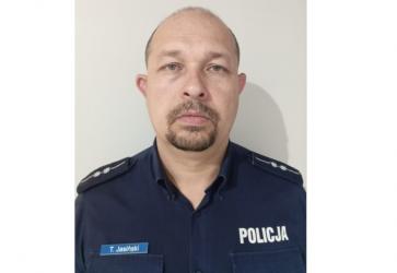 Asp. Tomasz Jasiński jest dzielnicowym pozamiejskim w rejonie służbowym nr VII obejmującym gminę Solec-Zdrój. Od 16 lutego 2026 r. trwa plebiscyt na SuperDzielnicowego 2026, organizowany w ramach kampanii #DzielnicaBEZstrachu przez Komendę Główną Policji, Telewizję Puls i ekipę serialu Dzielnica strachu. Celem jest wyróżnienie dzielnicowych za ich pracę i zaangażowanie.