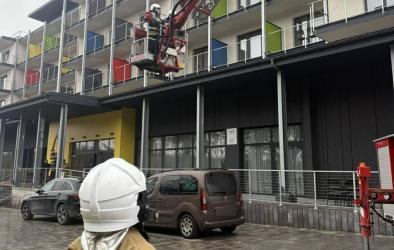 25 lutego 2026 roku druhowie z OSP Zbludowice wspólnie ze strażakami z Komendy Powiatowej Państwowej Straży Pożarnej w Busku-Zdroju przeprowadzili ćwiczenia na terenie Sanatorium Amarant w Busku-Zdroju.