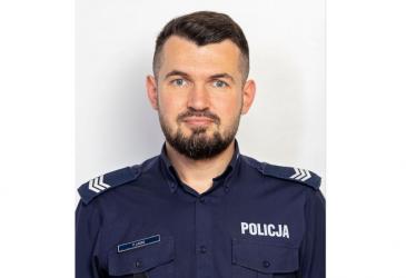 Sierż. szt. Piotr Lasak jest dzielnicowym pozamiejskim w rejonie służbowym nr X obejmującym gminę Stopnica. Od 16 lutego 2026 r. trwa plebiscyt na SuperDzielnicowego 2026, organizowany w ramach kampanii #DzielnicaBEZstrachu przez Komendę Główną Policji, Telewizję Puls i ekipę serialu Dzielnica strachu. Celem jest wyróżnienie dzielnicowych za ich pracę i zaangażowanie.