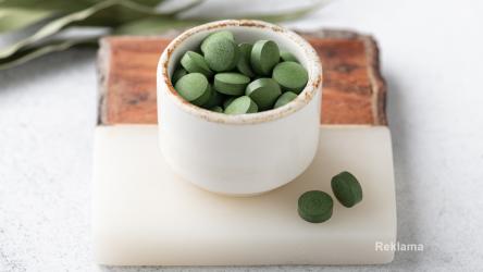 Wątroba to biochemiczna fabryka, która każdego dnia przetwarza setki różnych substancji - głównie hormony i toksyny. Regularne obciążanie jej tłustą dietą i alkoholem prowadzi do stopniowej utraty wydajności, która - niestety - przebiega w zupełnej ciszy.