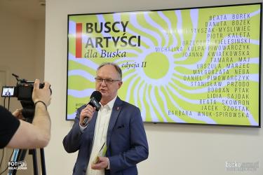 W Galerii Sztuki Willa Polonia w Busku-Zdroju odbył się wernisaż wystawy Buscy artyści dla Buska - edycja II. Wydarzenie zgromadziło twórców związanych z regionem oraz miłośników sztuki, stając się przestrzenią do rozmów, wymiany doświadczeń i bezpośrednich spotkań z artystami.