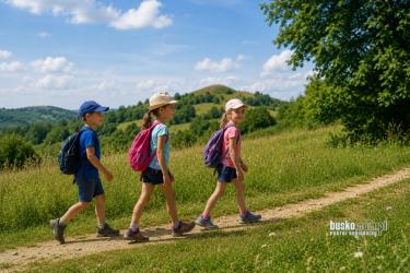 Oddział PTTK w Busku-Zdroju organizuje rajd pieszy dla dzieci w wieku od 6 do 12 lat pod hasłem Kwiatki na Kwiatkowej. Wydarzenie odbędzie się w niedzielę, 14 czerwca 2026 roku i będzie połączone z grami, konkursami oraz wspólnym spędzaniem czasu na świeżym powietrzu.
