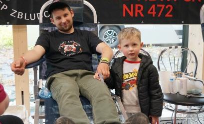 W niedzielę, 17 maja, w Domu Zdrojowym przy Tężni Busko-Zdrój odbyła się kolejna akcja honorowego krwiodawstwa, zorganizowana przez Strażaków Krewniaków oraz druhów z OSP Zbludowice. Podczas akcji zebrano 48,6 litra krwi pełnej! 13 osób oddało krew po raz pierwszy!