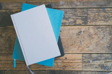 W biurze pełnym ekranów to właśnie papier często okazuje się najszybszym i najbardziej intuicyjnym narzędziem pracy. Wystarczy otworzyć notes, zapisać myśl i wrócić do zadania bez powiadomień, przełączania kart i ryzyka, że ważna informacja zniknie wśród setek plików.
