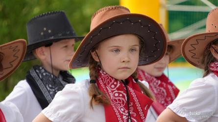 W środę, 27 maja w Broninie odbył się Festyn Rodzinny Sport Łączy Pokolenia. Piękna, słoneczna pogoda sprzyjała wspólnej zabawie na świeżym powietrzu, a na uczestników czekało wiele atrakcji przygotowanych zarówno dla dzieci, jak i dorosłych.