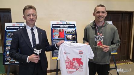 Już w niedzielę, 28 czerwca, zbiornik retencyjno-rekreacyjny w Radzanowie stanie się areną sportowych zmagań w ramach ISANDS Cross Triathlon Tour 2026. Na uczestników czeka wyjątkowe wydarzenie łączące pływanie, jazdę na rowerze i bieg w malowniczej scenerii. Do udziału w zawodach zaprasza mistrz triathlonu Przemysław Szymanowski.
