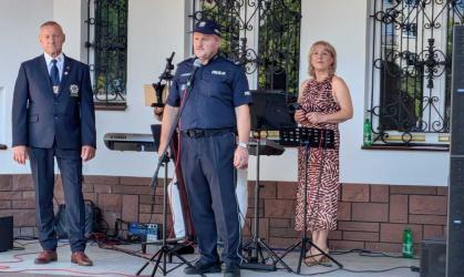 Muzyka, wspólne rozmowy, poczęstunek i cenne wskazówki dotyczące bezpieczeństwa - tak wyglądał piknik Razem dla Seniorów, który w czwartek, 2 lipca, odbył się na placu przy Parafii Bożego Ciała w Busku-Zdroju.
