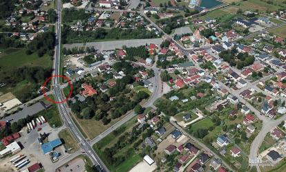 Na tę inwestycję mieszkańcy i kierowcy czekali od lat. Już w najbliższych dniach rozpoczną się prace przy budowie ronda w Stopnicy na niebezpiecznym skrzyżowaniu drogi krajowej nr 73 z drogą powiatową prowadzącą do Solca-Zdroju. Inwestycja ma znacząco poprawić bezpieczeństwo, jednak przez najbliższe miesiące kierowcy muszą liczyć się z utrudnieniami i zmianami w organizacji ruchu.