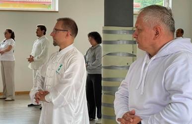 Trzy dni intensywnych treningów, nauki i zgłębiania tajników tradycyjnej medycyny chińskiej. Andrzej Cupryjak-Socha, lider Buskiego Klubu Kung-Fu Yantai, uczestniczył w prestiżowym seminarium Luohan Qigong w Czarnym Dunajcu. Jak podkreśla, zdobyta wiedza ma pomóc w rozwoju tej wyjątkowej praktyki również w Busku-Zdroju.