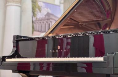 Busko-Zdrój po raz kolejny stanie się areną międzynarodowej rywalizacji młodych pianistów. W dniach 10-12 sierpnia w Buskim Samorządowym Centrum Kultury odbędzie się XI Międzynarodowy Konkurs Pianistyczny im. Krystiana Tkaczewskiego. Do uzdrowiska przyjadą utalentowani muzycy z siedmiu krajów, a przesłuchania będą otwarte dla publiczności.