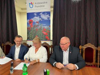 Nowe miejsca odpoczynku przy szlakach, zagospodarowanie zbiorników wodnych, prace na terenie historycznego grodziska i lepsze oznakowanie atrakcji. We wszystkich gminach należących do LGD Królewskie Ponidzie mają powstać elementy infrastruktury, z których skorzystają zarówno turyści, jak i mieszkańcy. Wartość projektu przekracza 1,1 mln zł.