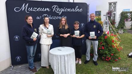 Historia młodych pińczowian zaangażowanych w konspirację podczas niemieckiej okupacji była tematem spotkania, które odbyło się 6 września na wirydarzu Muzeum Regionalnego w Pińczowie. Dr Karolina Trzeskowska-Kubasik z Instytutu Pamięci Narodowej zaprezentowała swoją najnowszą publikację Działalność Szarych Szeregów w Pińczowie w latach 1939-1945.