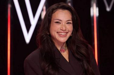 Anna Nguyen, wokalistka pochodząca z Buska-Zdroju i związana także z Pińczowem, rozpoczęła swoją przygodę z 17. edycją The Voice of Poland w znakomitym stylu. Podczas Przesłuchań w Ciemno odwróciła trzy fotele, a następnie zdecydowała się dołączyć do drużyny Tomsona i Barona.