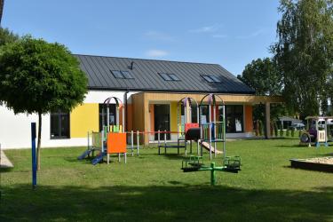 Zakończyła się rozbudowa i modernizacja przedszkola przy ul. Buskiej 7 w Nowym Korczynie. To jedna z ważniejszych inwestycji w infrastrukturę edukacyjną naszej gminy, skierowana przede wszystkim do najmłodszych mieszkańców.