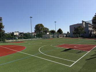 Uczniowie dwóch buskich szkół mogą już korzystać z odnowionej infrastruktury sportowej. Zakończyła się modernizacja boisk wielofunkcyjnych przy I Liceum Ogólnokształcącym oraz Zespole Szkół Techniczno-Informatycznych w Busku-Zdroju.
