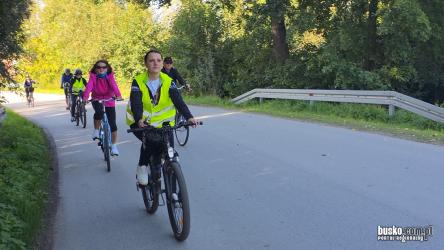 Piękna pogoda i kilometry pokonane w dobrym towarzystwie. W sobotę, 26 września, odbył się rajd Rowerem przez Busko-Zdrój, który był okazją do aktywnego pożegnania sezonu rowerowego. Uczestnicy przejechali około 13 kilometrów, a wspólne popołudnie zakończyli nad zalewem w Radzanowie. Zapraszamy do obejrzenia relacji z wydarzenia.