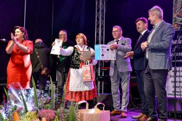 Ludowe melodie, tradycyjne stroje i wykonawcy reprezentujący różne pokolenia ponownie wypełnili Oblekoń. W niedzielę, 4 października 2026 roku, odbył się XIII Ogólnopolski Przegląd Twórczości Ludowej Jesień z folklorem, czyli muzyka łączy pokolenia. Jury wysłuchało aż 54 podmiotów artystycznych, a po zakończeniu prezentacji ogłoszono laureatów w poszczególnych kategoriach.