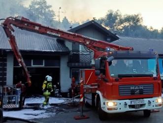 W dniu 6 października 2023 roku o godzinie 16:40 Stanowisko Kierowania Komendanta Powiatowego Państwowej Straży Pożarnej w Busku-Zdroju odebrało zgłoszenie o pożarze budynku gospodarczego w miejscowości Zielonki, gminie Solec-Zdrój. 