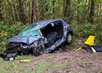 W miniony piątek, 27 października po godzinie 15-stej, służby ratunkowe otrzymały zgłoszenie o wypadku samochodu osobowego z ciągnikiem siodłowym z naczepą w miejscowości Magierów, w gminie Solec-Zdrój. 