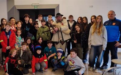 W lutym grupa 46 dzieci miała niezwykłą okazję wypoczynku i zabawy podczas zimowiska zorganizowanego w Zakopanem. Przewodnicząca Stowarzyszenia Razem Dzieciom Bogusława Majcherczak podkreśla, że wyjazd był możliwy dzięki współpracy Stowarzyszenia z Caritas Diecezji Kieleckiej.