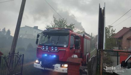 Dzisiaj, około godziny 18:00 strażacy interweniowali przy ulicy Wojska Polskiego w Busku-Zdroju. W jednym z budynków mieszkalnych doszło do pożaru sadzy w przewodzie kominowym. 