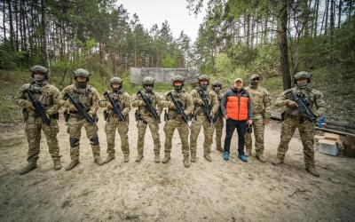 W minionym tygodniu w Busku-Zdroju odbyło się szkolenie dla funkcjonariuszy pod okiem doświadczonego instruktora, Mariusza Urbaniaka. Uczestnicy szkolenia mieli możliwość doskonalenia swoich zdolności w strzelaniu oraz taktyce.