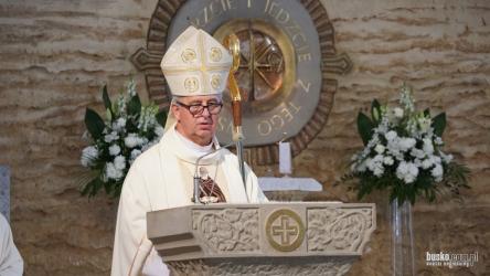 We wtorek, 17 czerwca 2025 roku, w Sanktuarium św. Brata Alberta Chmielowskiego w Busku-Zdroju odbyła się uroczysta inauguracja Kaplicy Wieczystej Adoracji. Wydarzenie zbiegło się z liturgicznym wspomnieniem patrona parafii, co nadało ceremonii szczególnego charakteru.