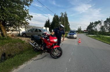 Policjanci z Komendy Powiatowej Policji w Busku-Zdroju poszukują świadków wypadku drogowego, do którego doszło 7 czerwca 2025 roku po godzinie 16:00 na ulicy Piaskowej w miejscowości Owczary, gmina Busko-Zdrój.