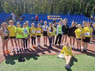 Wraz z nowym rokiem szkolnym powraca okazja, aby rozpocząć sportową przygodę w jednej z najwszechstronniejszych dyscyplin sportowych. Klub Sportowy ATHLETICS Busko-Zdrój od 18 sierpnia rozpoczyna nabór do swojej sekcji lekkoatletycznej. Trenerzy zapraszają dzieci i młodzież, które chcą poprawić swoją kondycję, zdobyć nowe umiejętności i poznać smak zdrowej rywalizacji.